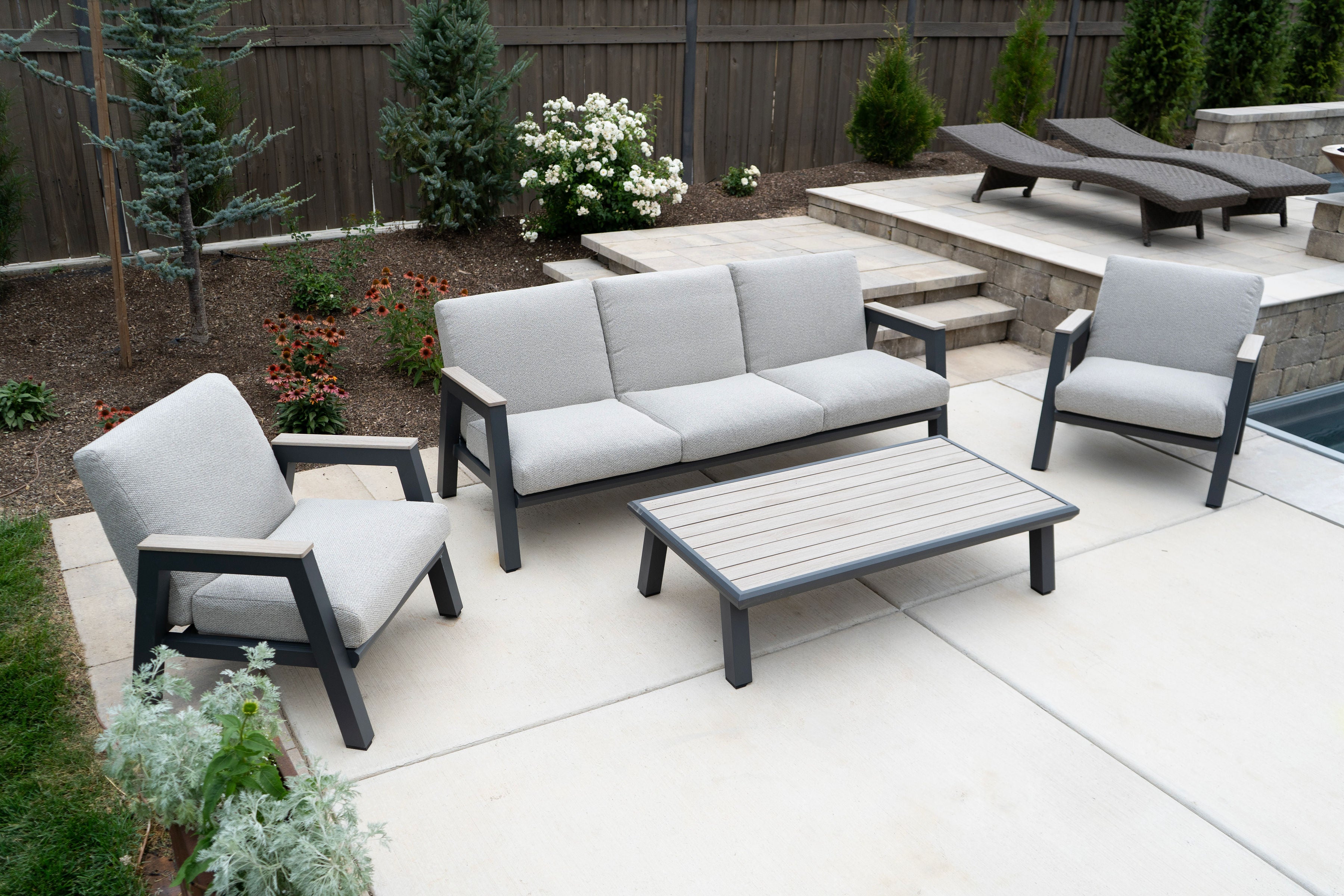 Alpine Meadows 4-Piece Lounge Set